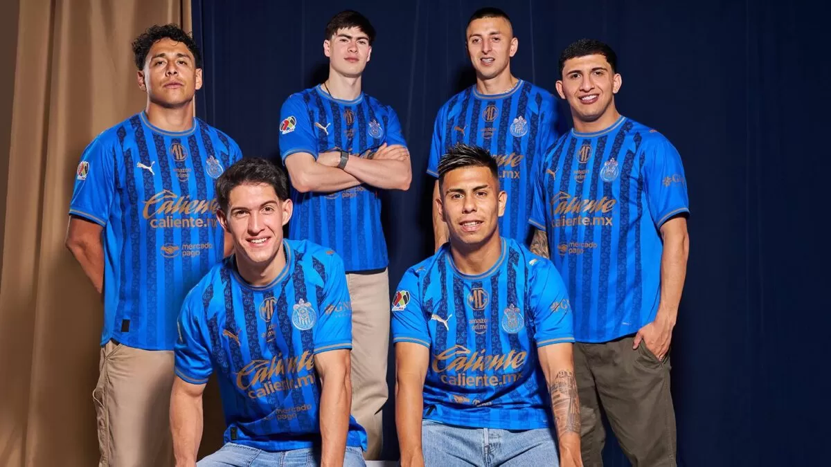 Chivas presenta jersey por sus 120 años de historia