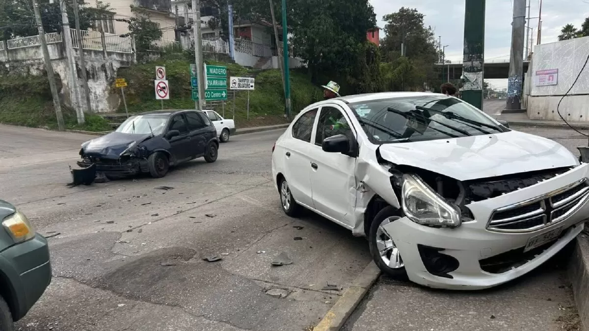 Fuerte accidente vial deja mujer herida en Tampico