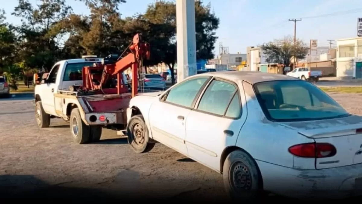 Retiran vehículos abandonados del Parque Lineal en Matamoros