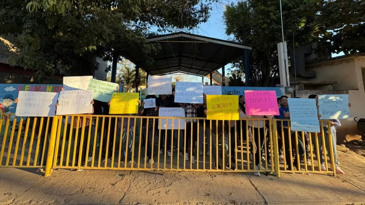 Madres toman jardín de niños tras dos ciclos con falta de personal