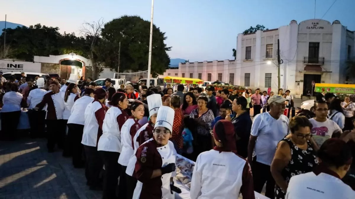 Monumental Rosca de Reyes reúne a familias en el Paseo Méndez de Victoria