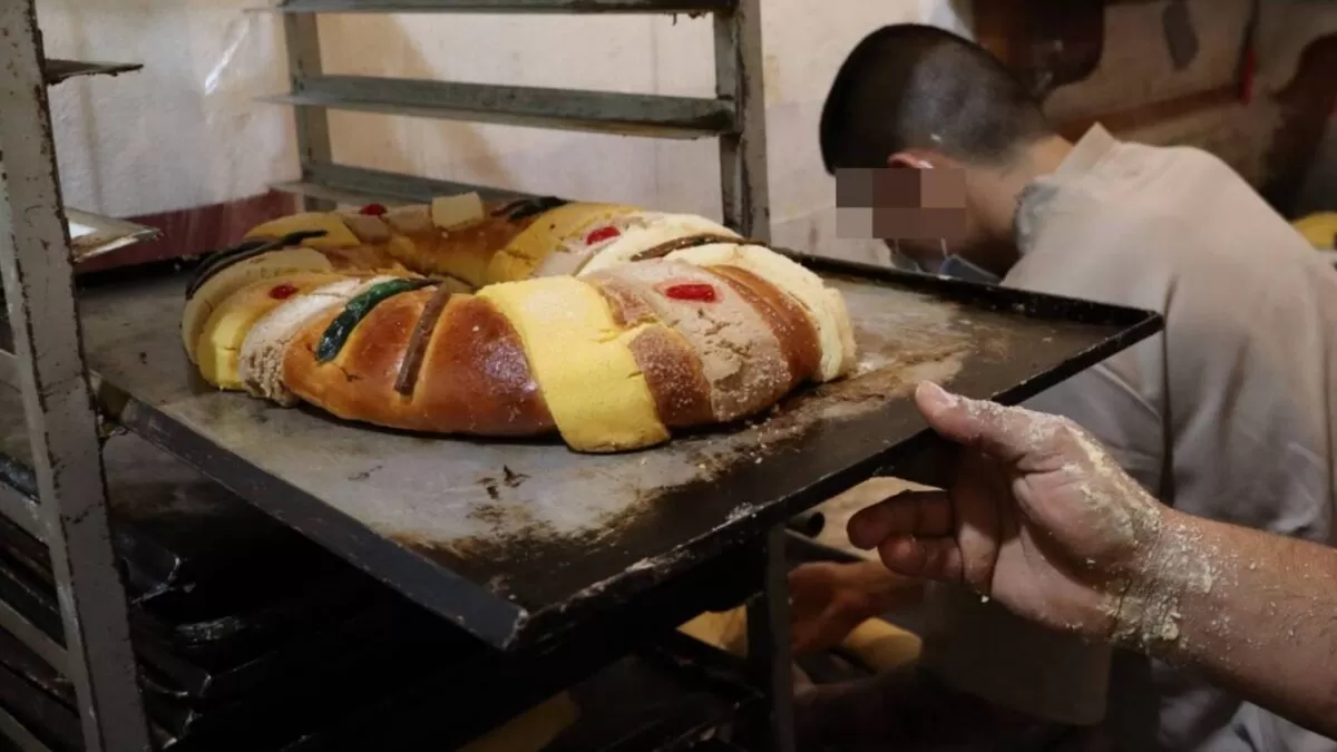Internos del CEDES Victoria elaboran roscas de Reyes para el público