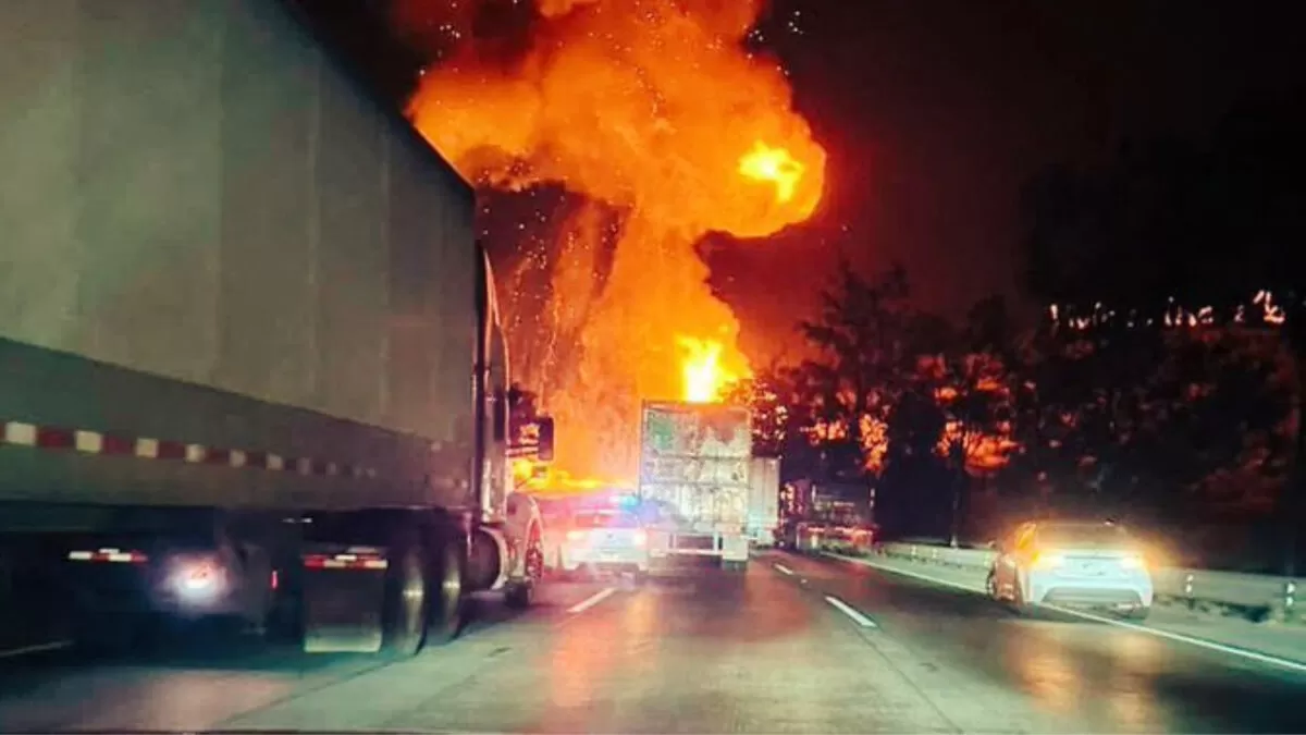 Pipa con gas LP explota en autopista México–Querétaro
