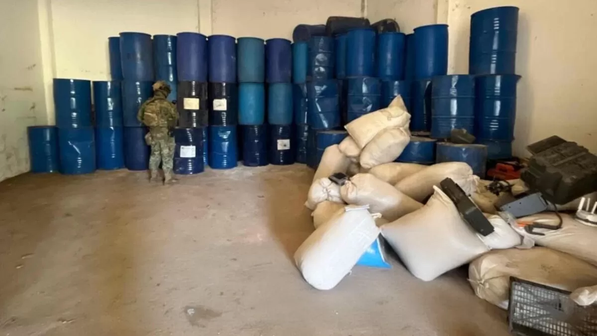 Aseguran 25 mil litros de químicos tras desmantelar narcolaboratorio