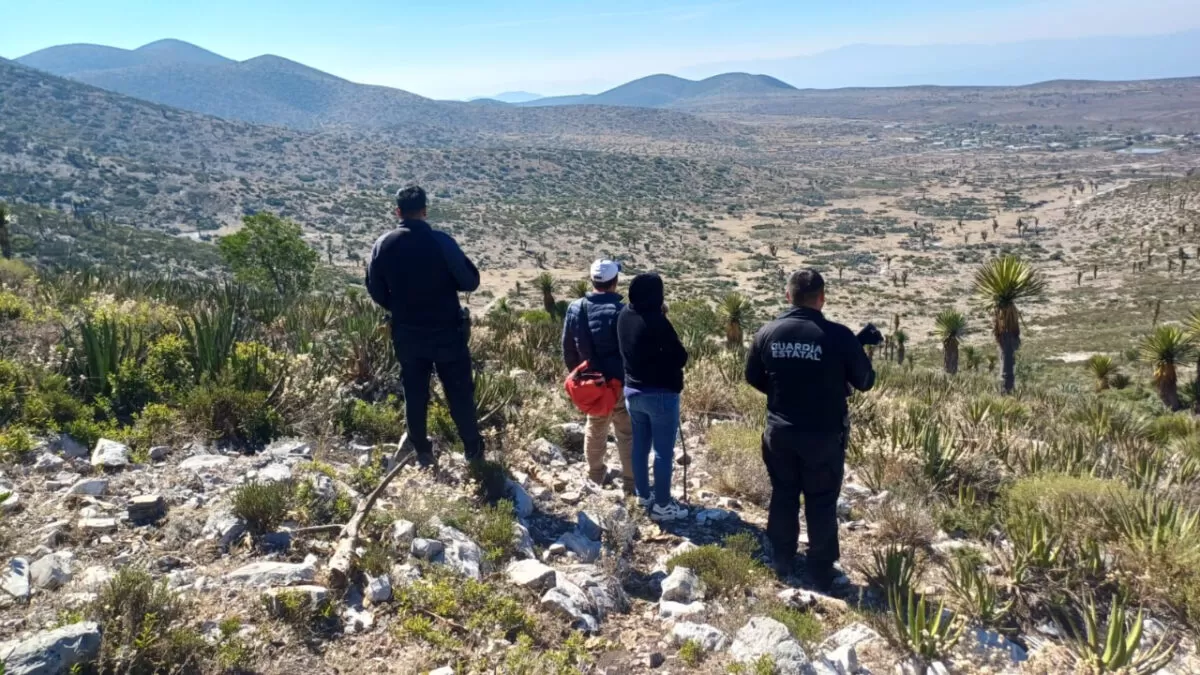 Localizan con vida a pareja perdida en la sierra de Bustamante