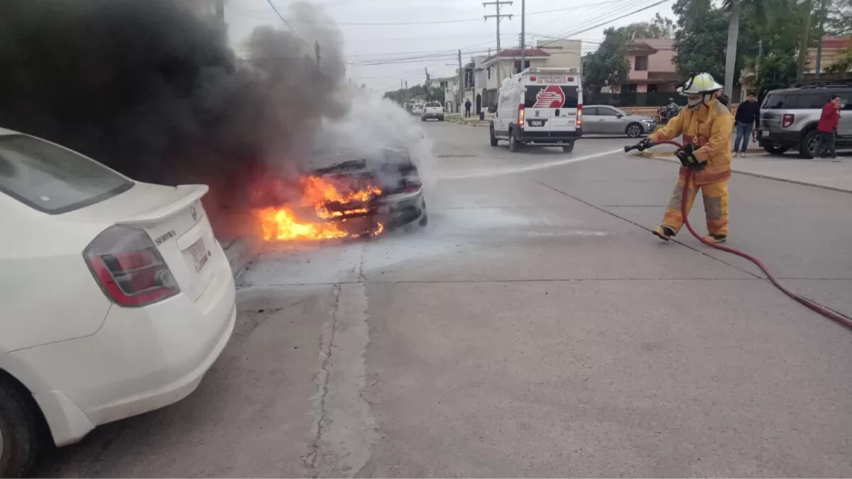 Se incendia camioneta con carga de ladrillo en Ciudad Madero