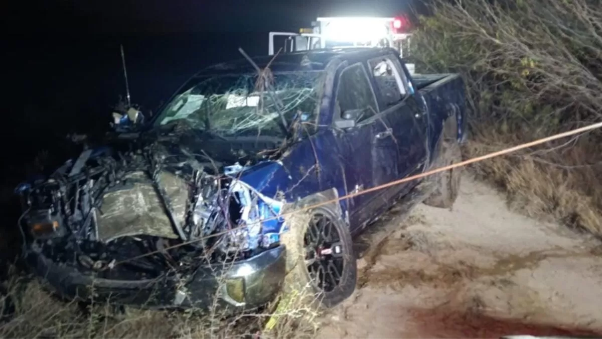 Localizan vehículo robado tras caer a canal en Reynosa