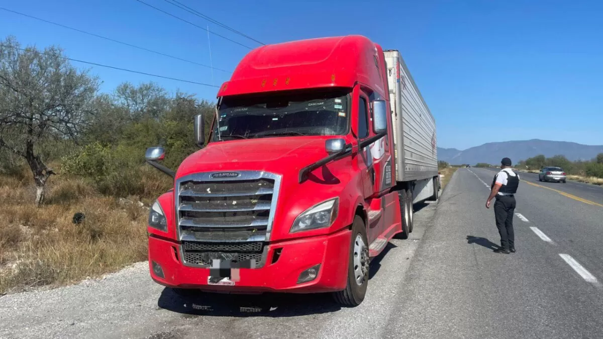 Trailero con orden judicial es detenido en carretera Victoria – Jaumave 