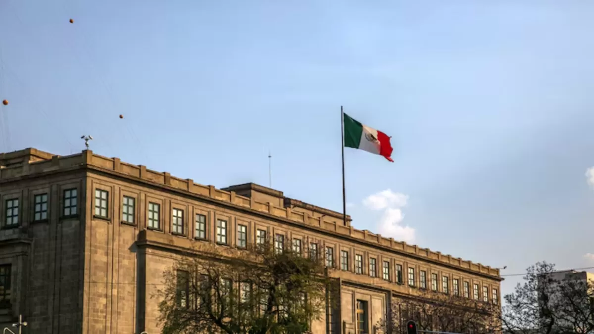 Camionetas de último modelo para ministros de la Suprema Corte