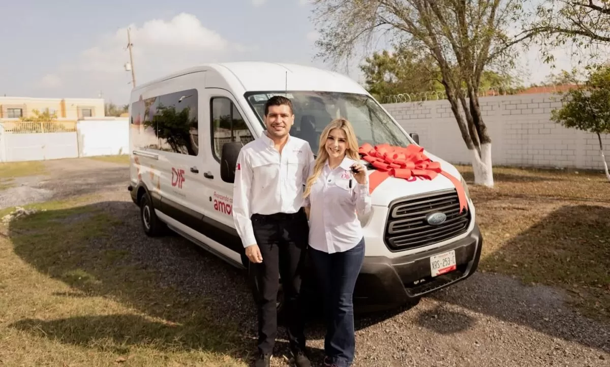 Dona Alcalde Beto Granados nuevo transporte a la Casa Hogar de Matamoros