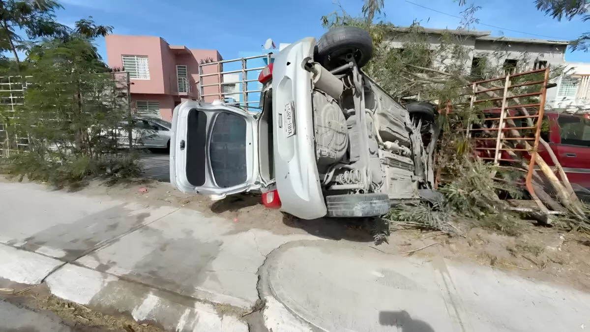 Vuelca camioneta en Reynosa y deja cuatro heridos, tres menores