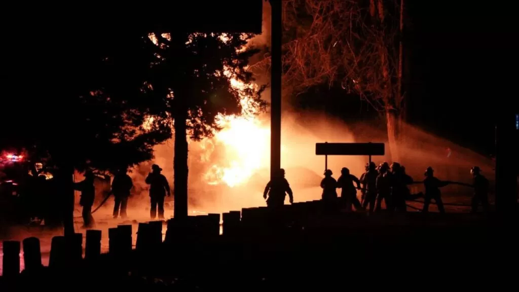 Explosión de pipa provoca cierre total en la México-Tuxpan