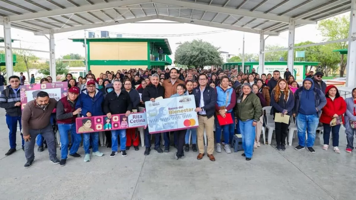 Entregaron Alcalde de Reynosa y Coordinador de Becas las tarjetas Rita Cetina