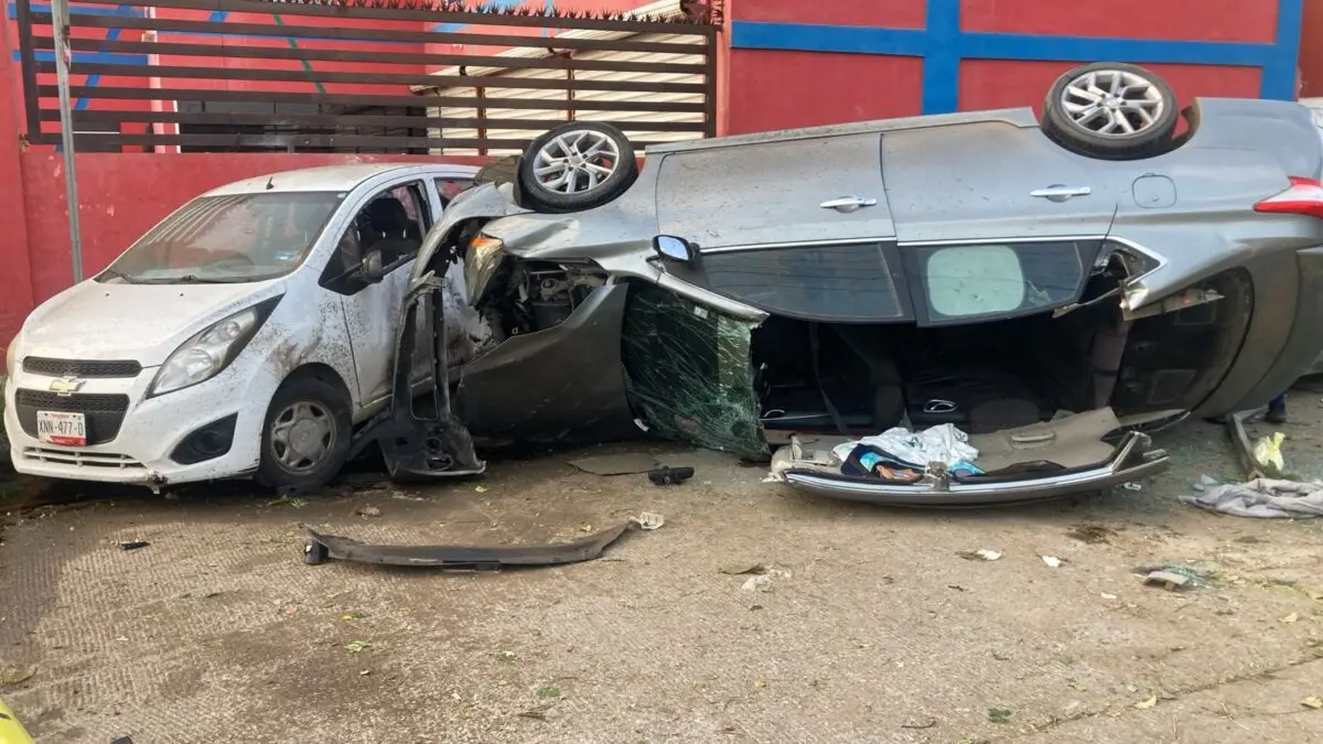 Aparatoso choque y volcadura deja un lesionado en Altamira