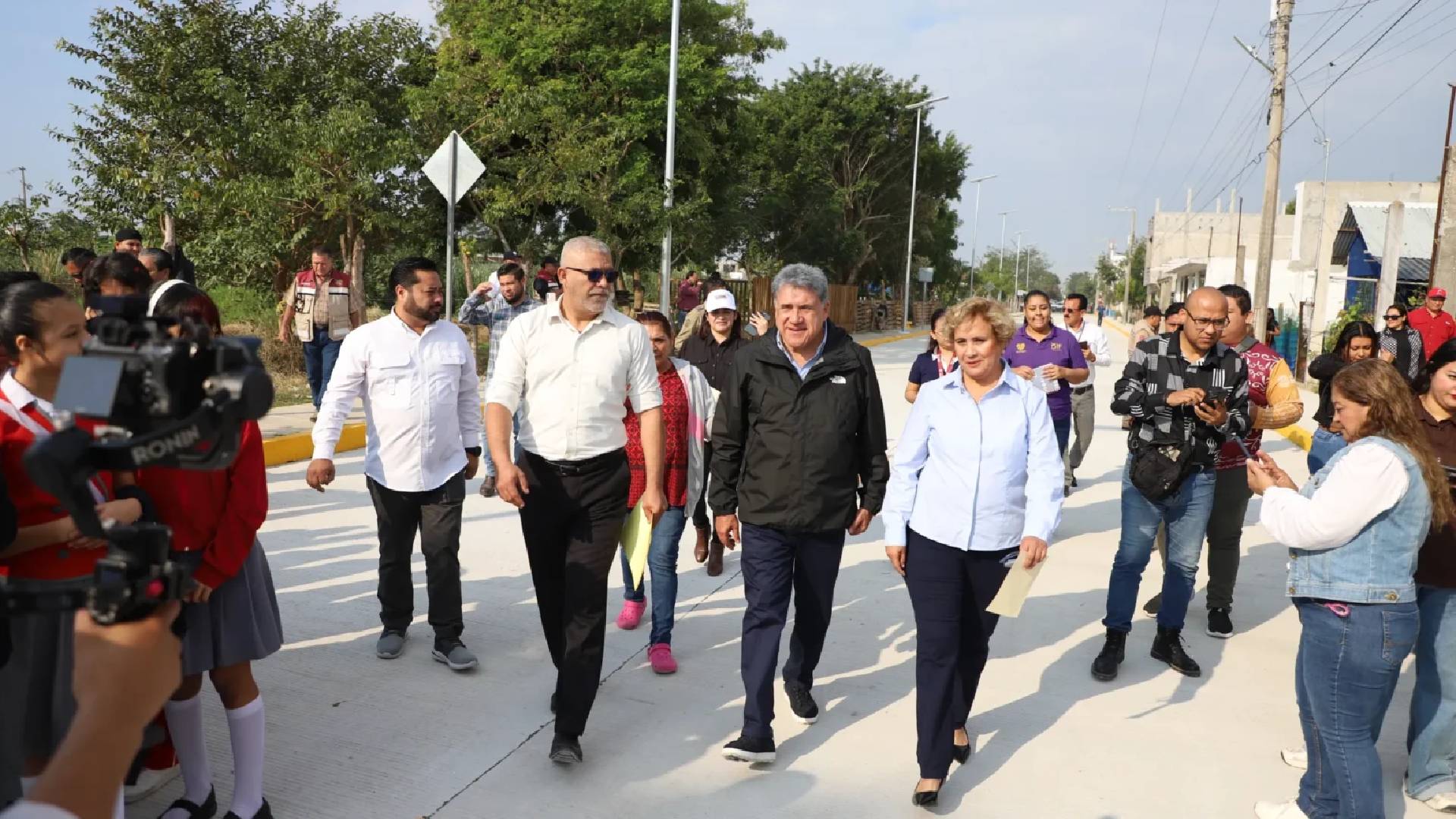 Armando Martinez entrega pavimentación integral en la colonia Las Adelitas