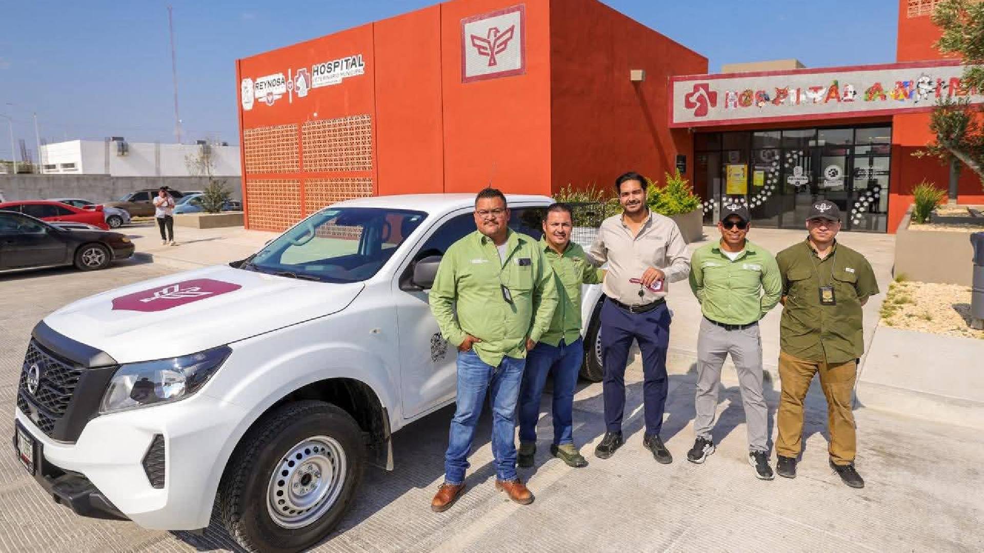 Carlos Peña entregó nueva unidad de transporte a Control y Bienestar Animal Reynosa