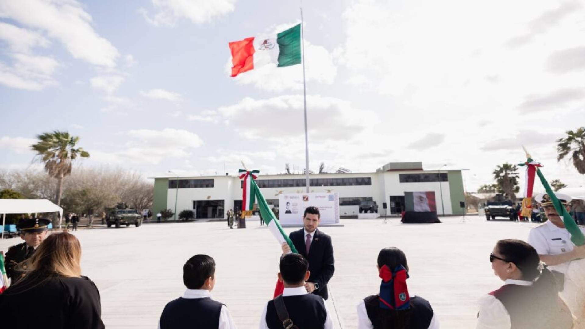 Beto Granados encabeza conmemoración del Día de la Bandera en Matamoros