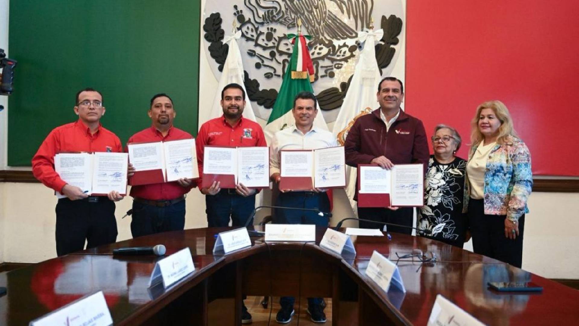 Acerca Municipio trámites administrativos a trabajadores del IMSS.