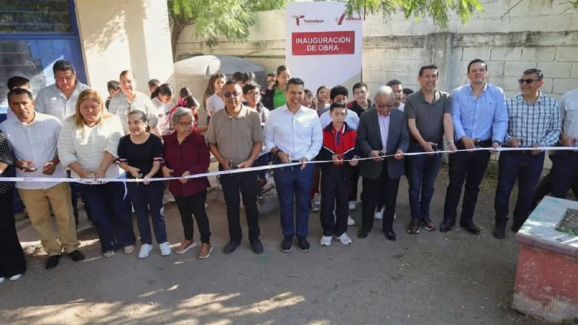 Entrega Gattás cisterna de 5 mil litros a primaria de Victoria