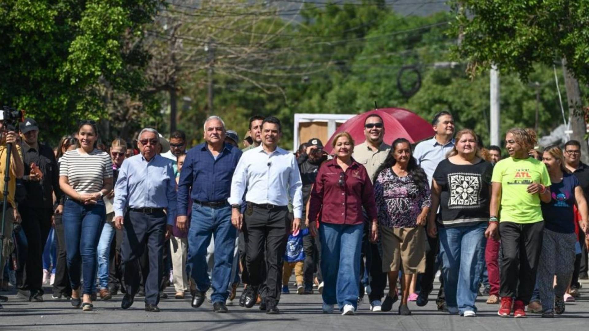 Entrega Lalo Gattás calle pavimentada a vecinos de La Libertad