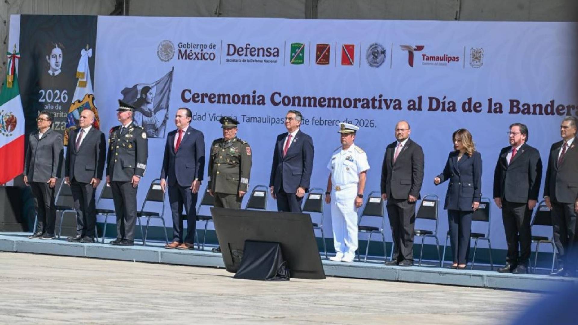 Asiste alcalde Eduardo Gattás a ceremonía del Día de la Bandera en el 77 Batallón