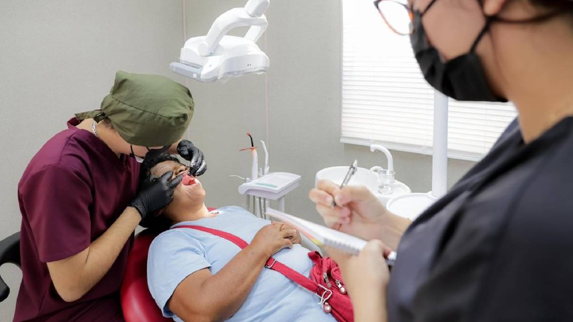 UAT y Gobierno de Tampico logran más de mil sonrisas con jornadas dentales gratuitas