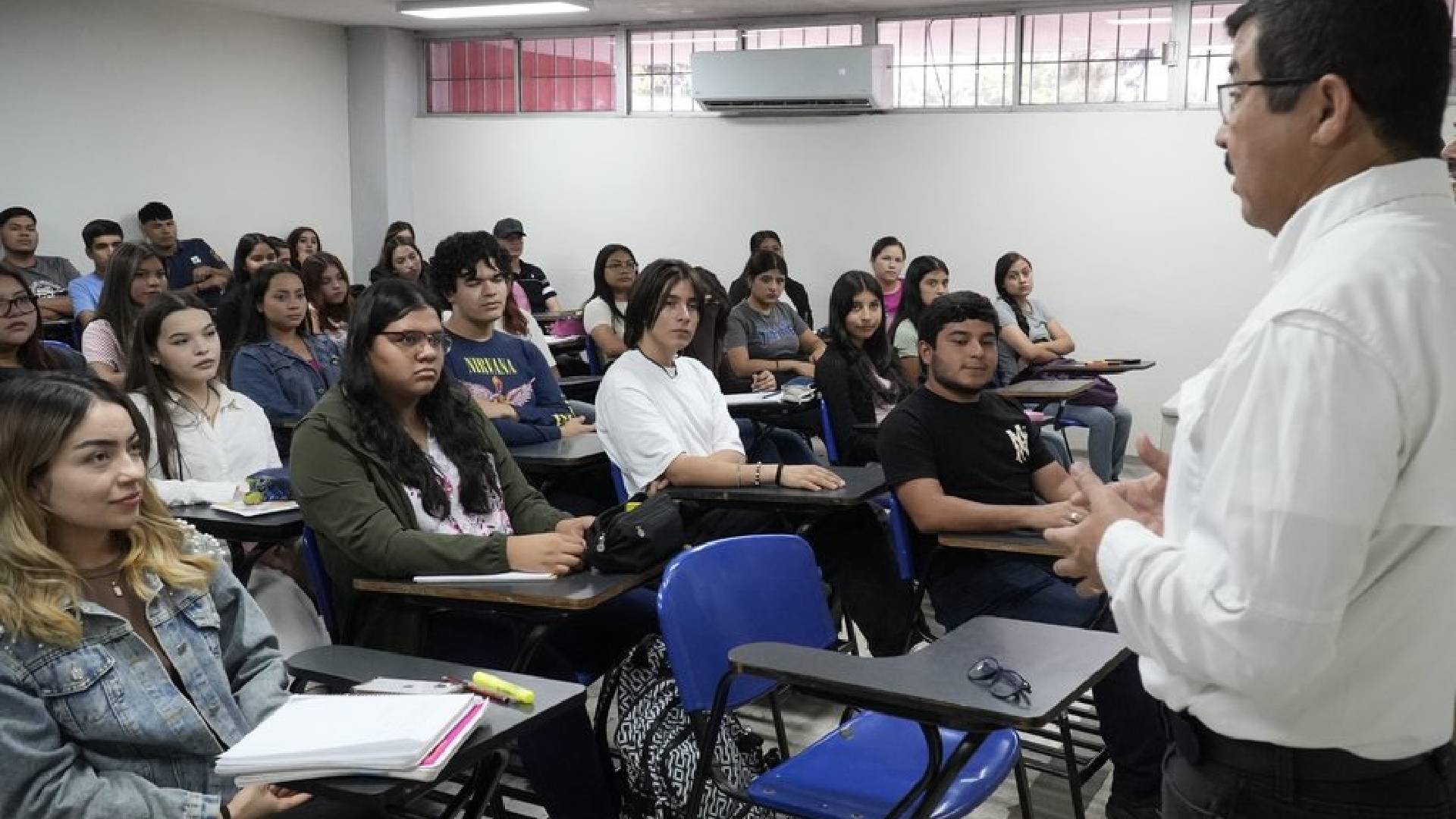 El diálogo con universitarios define el nuevo rumbo de la UAT: rector