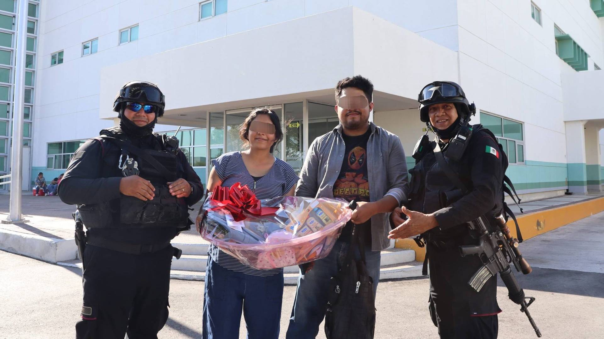 Guardia Estatal lleva regalo a bebé nacida en auto en Victoria