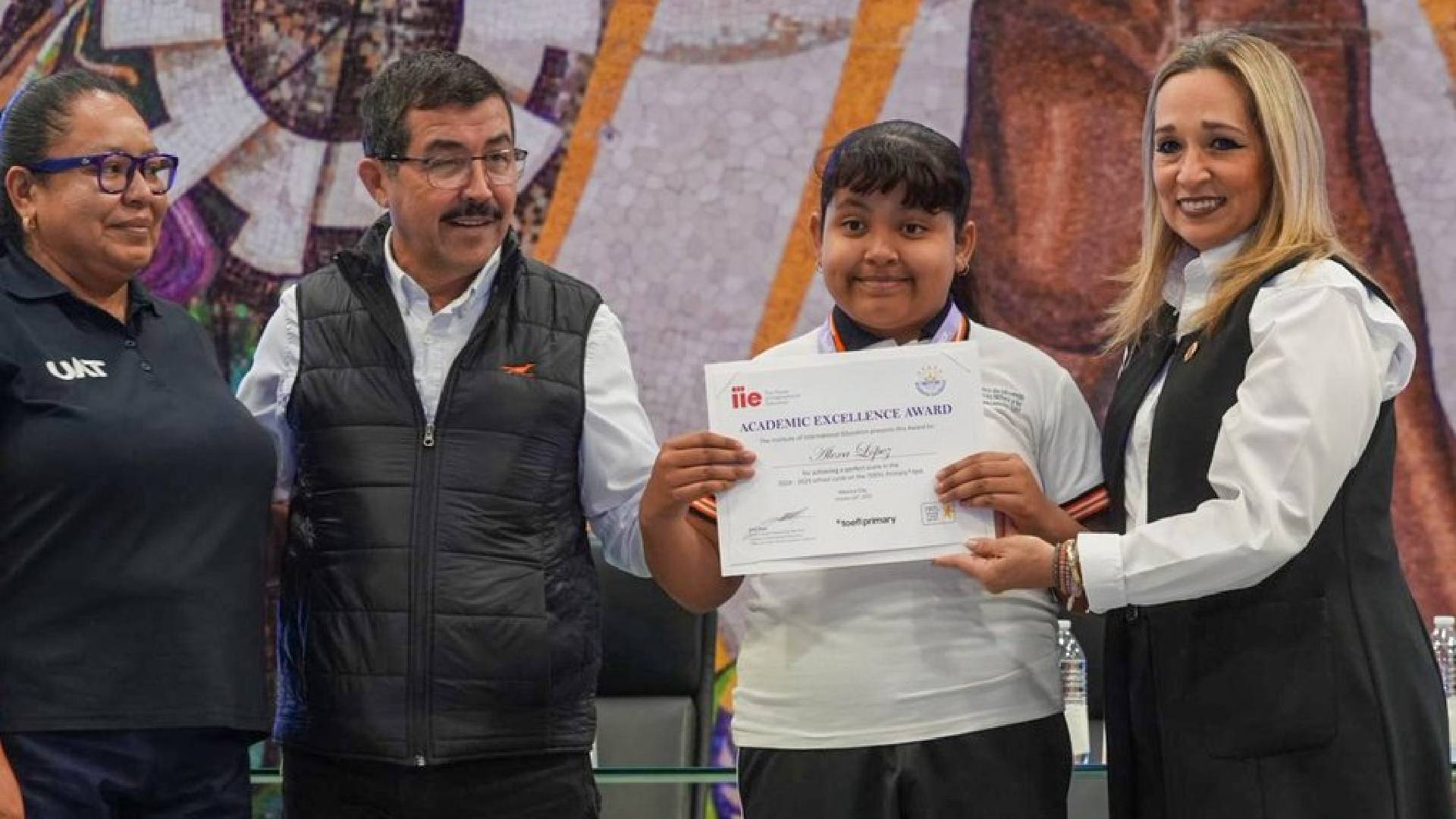 Entrega la UAT reconocimientos a estudiantes del CeINA