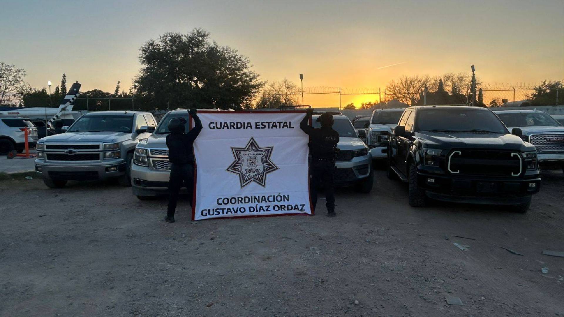 Aseguran vehículos con armas y droga en Díaz Ordaz
