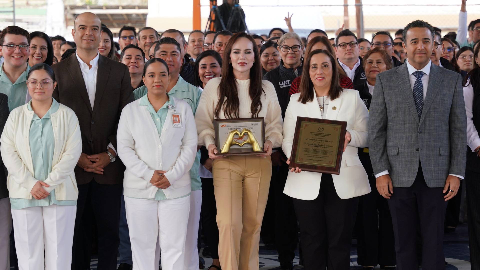Reconocen a Carmen Lilia Canturosas como Miembro Honorífico de la Facultad de Enfermería