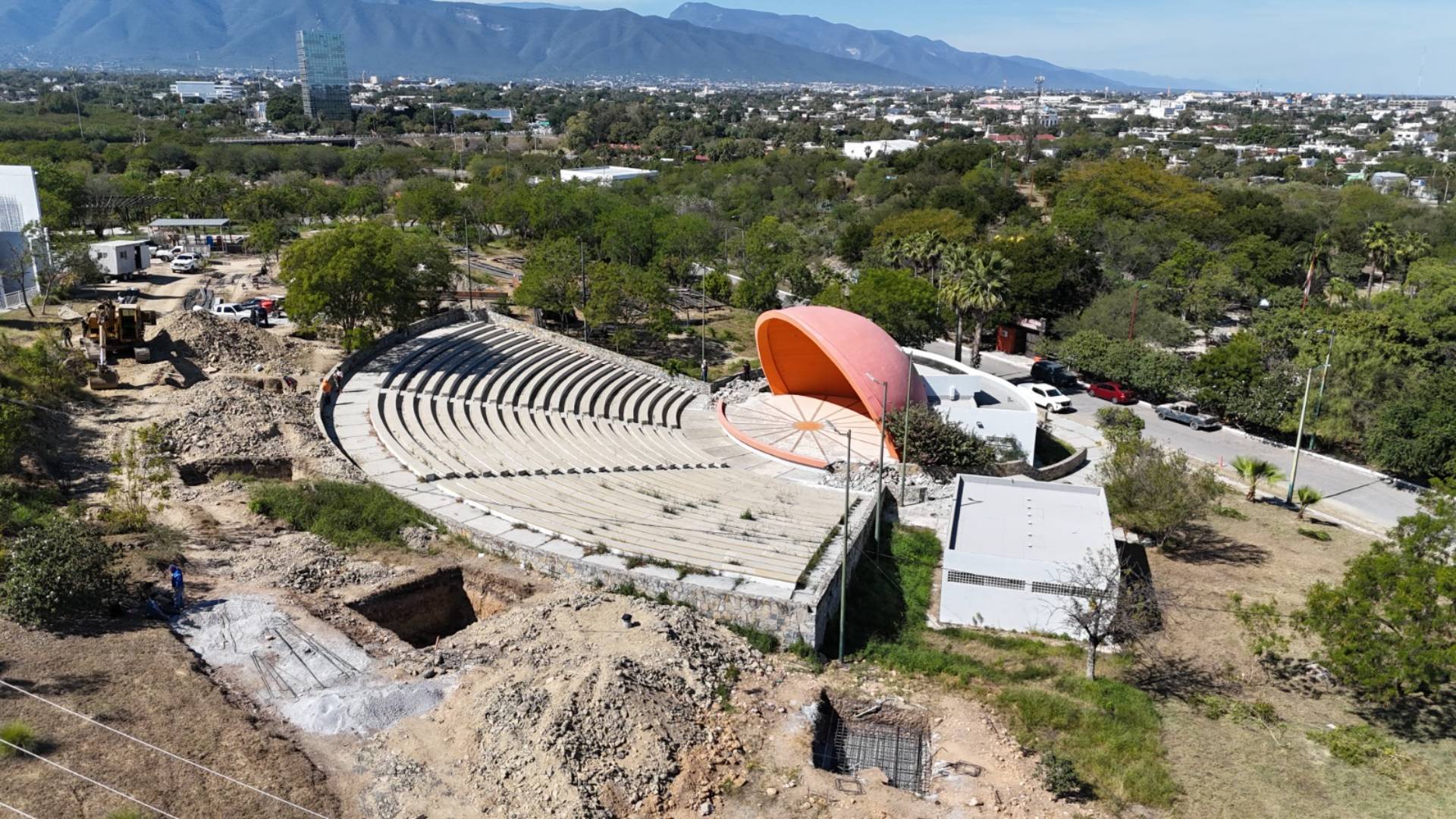 Construyen cubierta en concha acústica del Parque Siglo XXI en Victoria