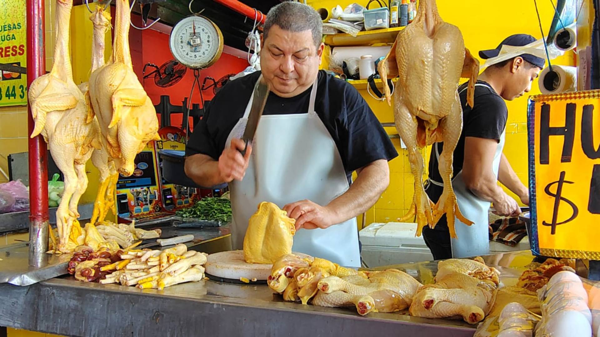 Aumenta venta de menudencias por alza en alimentos