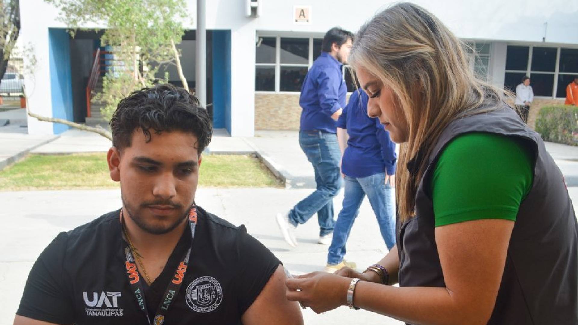 Colabora la UAT con el Sector Salud en jornadas de vacunación