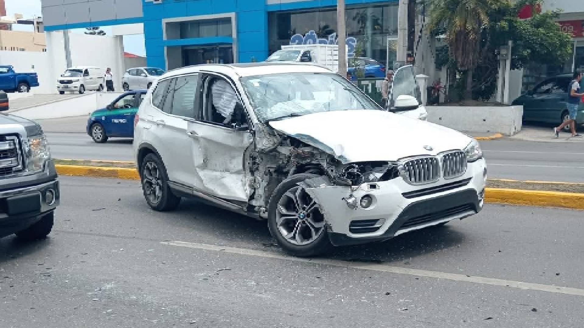 Adulto mayor choca contra camión en avenida Hidalgo en Tampico