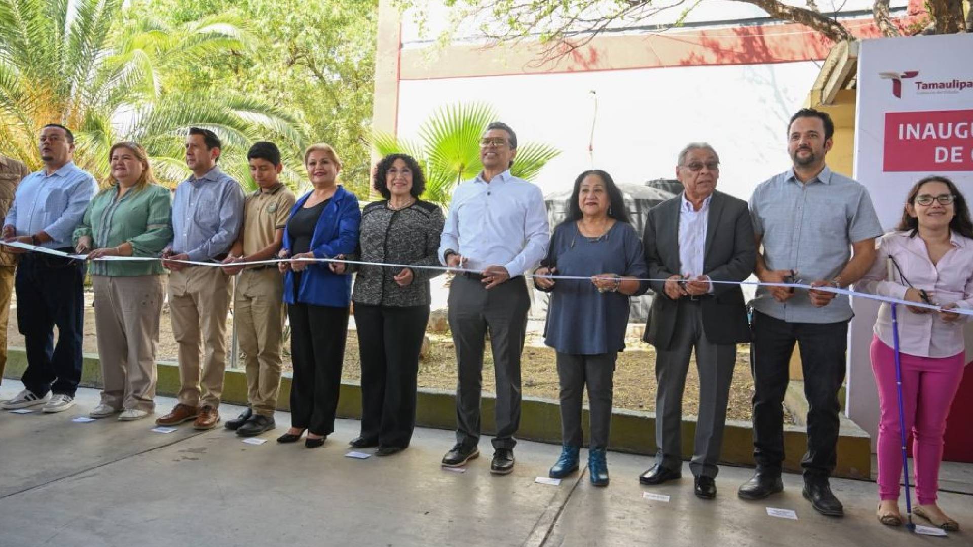 Lalo Gattás entrega obras para llevar agua a escuelas de Victoria