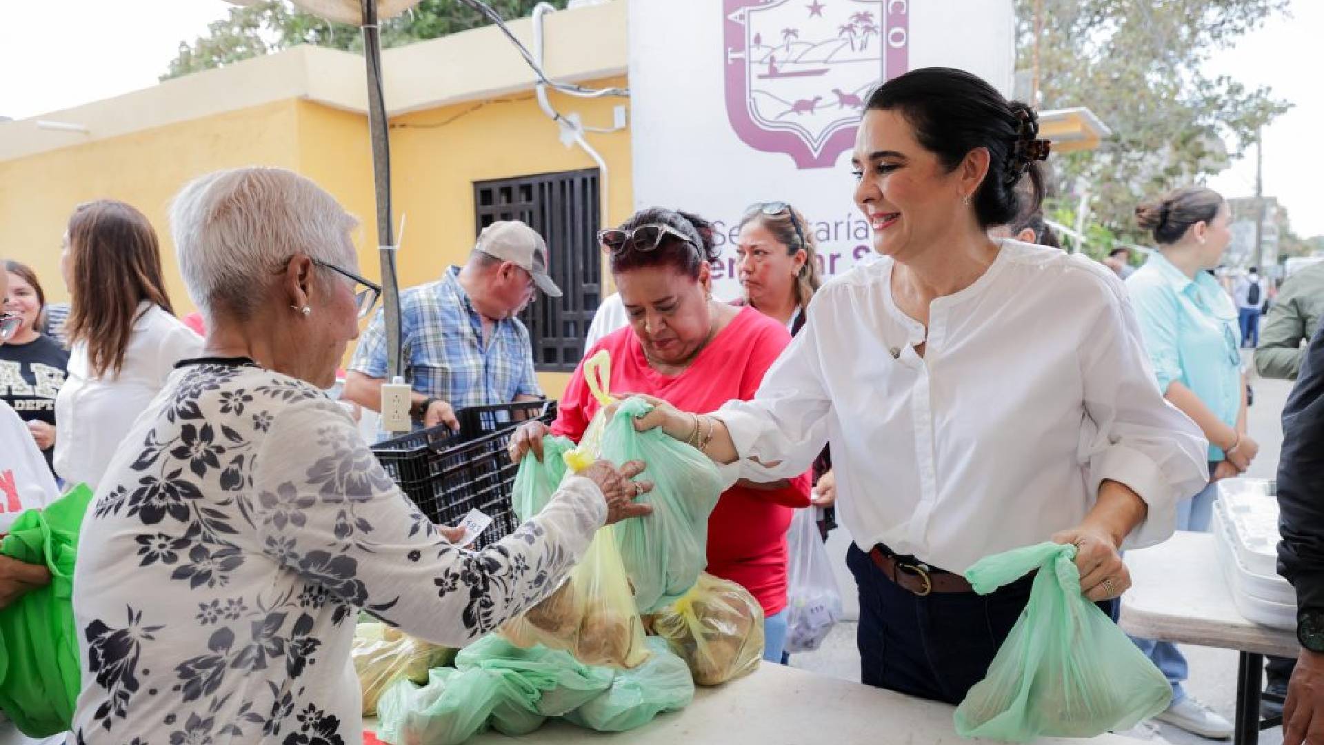 Mónica Villarreal lleva Jornada de Bienestar a colonia Revolución Verde