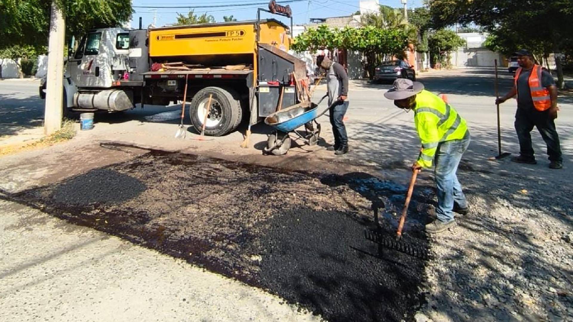 Gobierno de Victoria extiende programa de bacheo en toda la ciudad