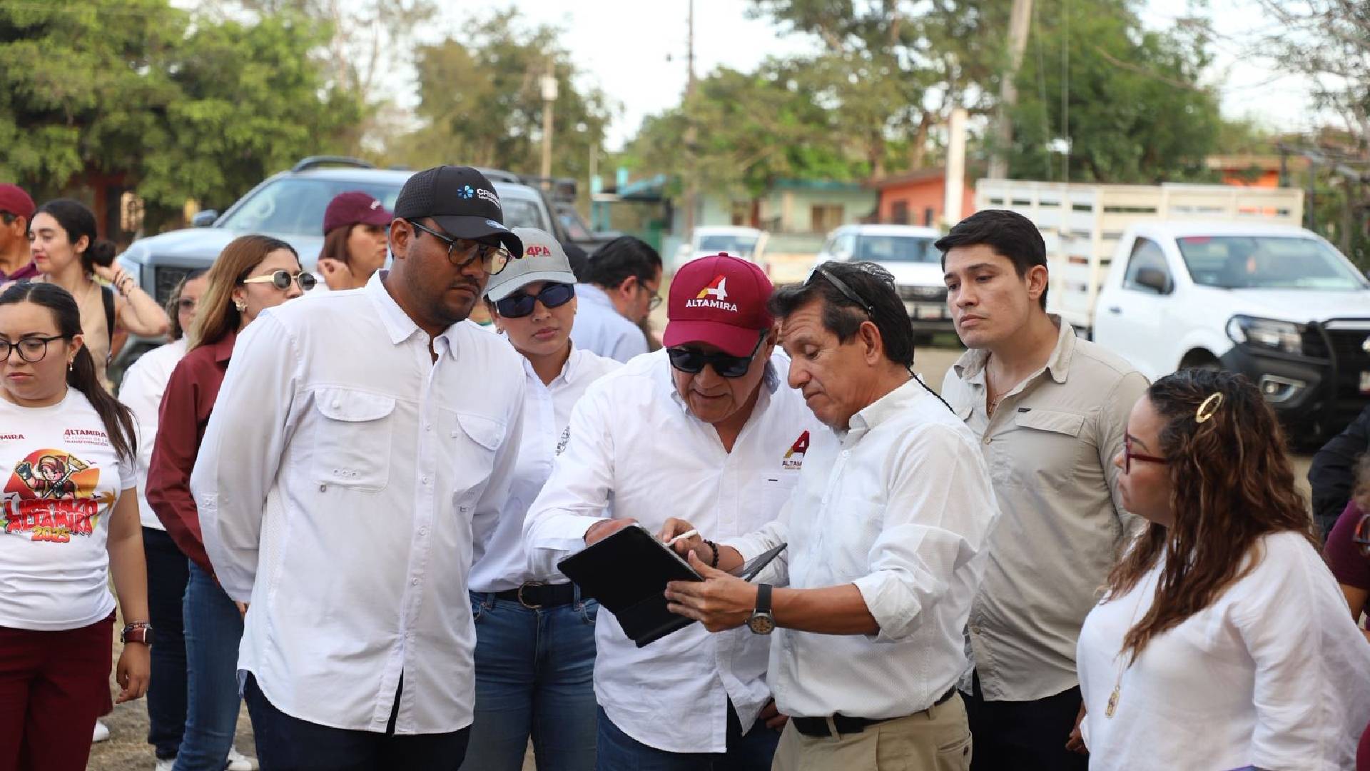 Armando Martínez supervisa problemas de drenaje en colonias de Altamira