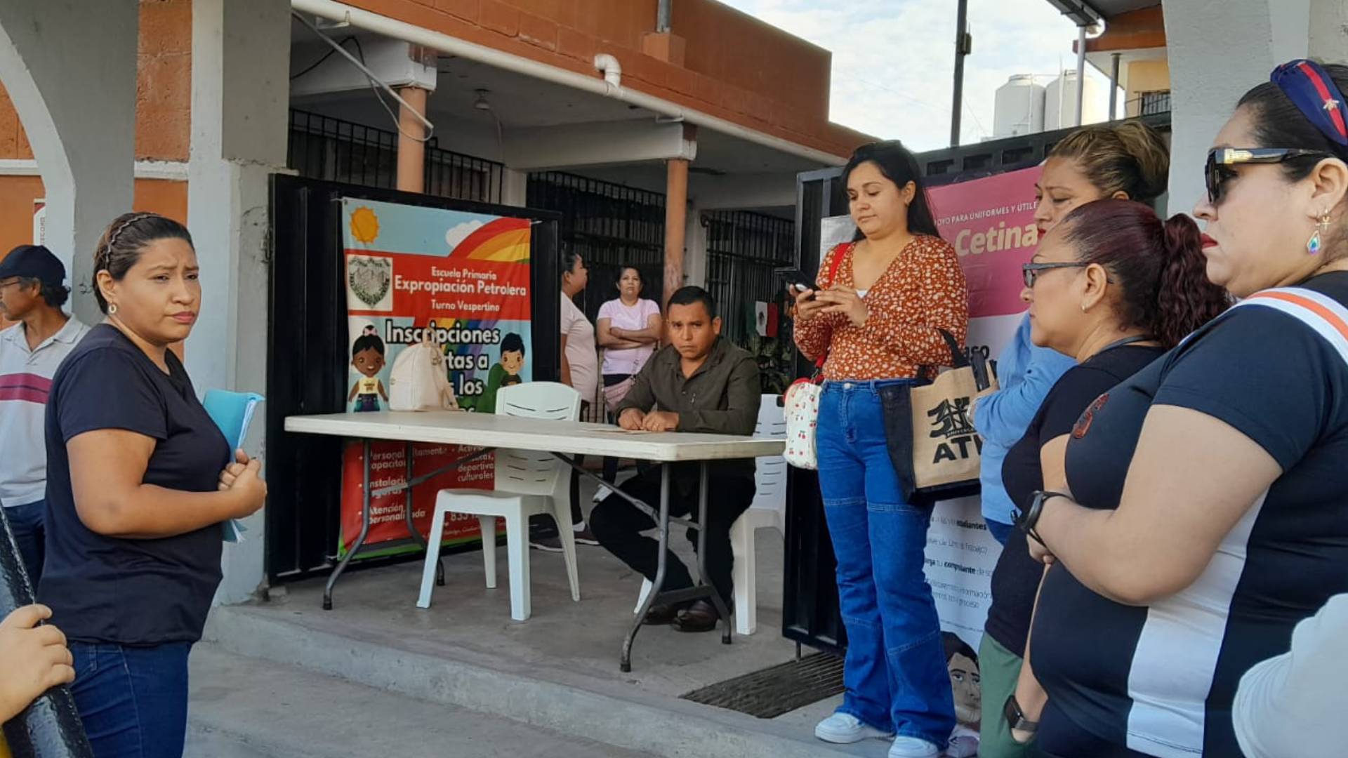 Robo a tesorera de primaria desata conflicto entre padres en Madero