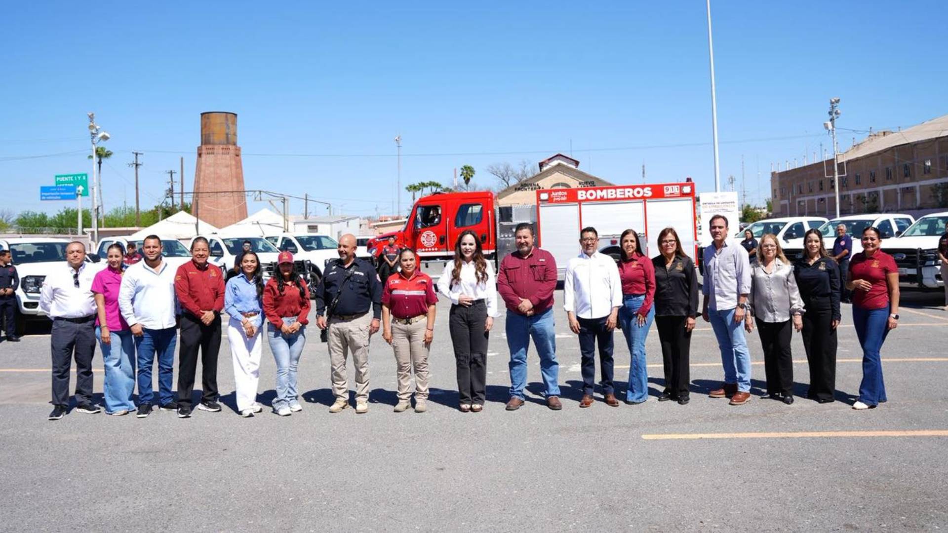 Entrega alcaldesa Carmen Lilia Canturosas 20 unidades y una apagadora nueva a Protección civil y bomberos