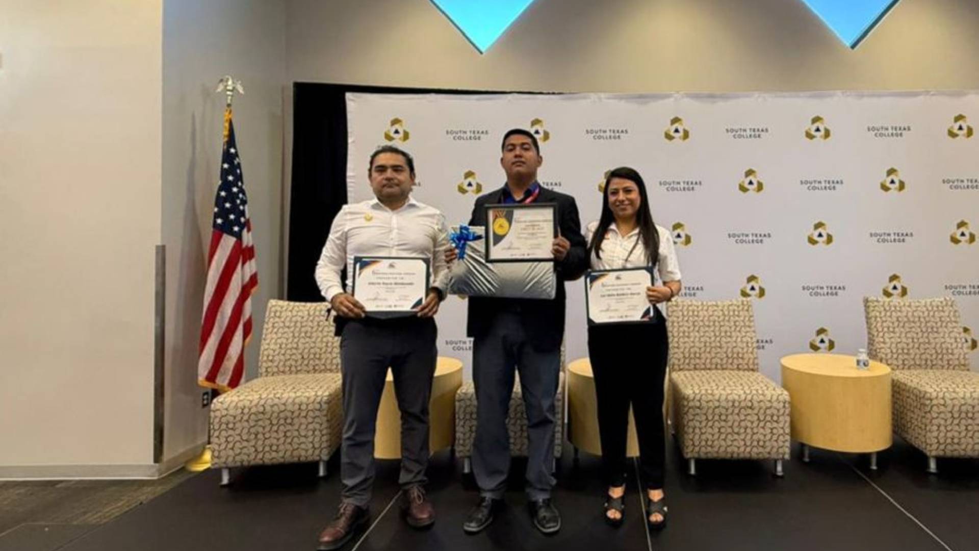Estudiante de la UAT gana certamen tecnológico en Texas