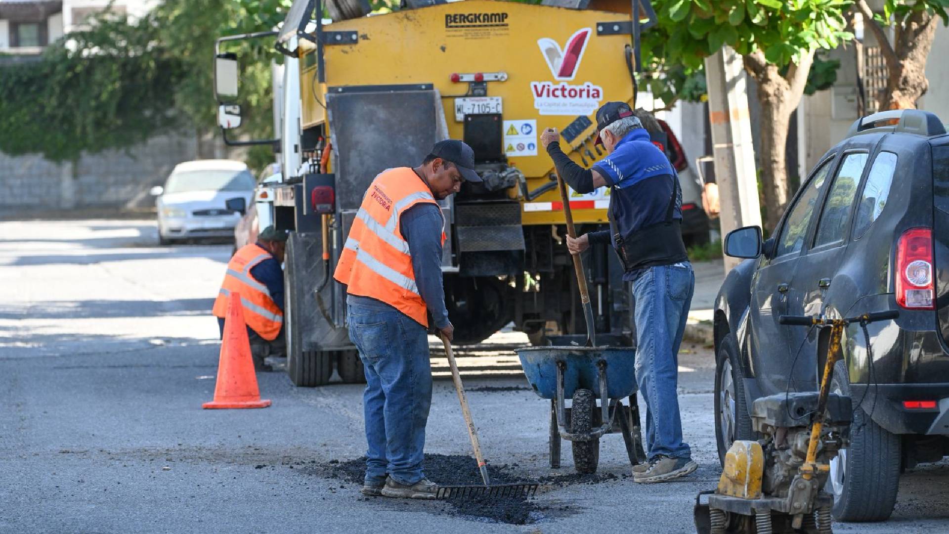Continúa programa de bacheo en calles y avenidas de Ciudad Victoria