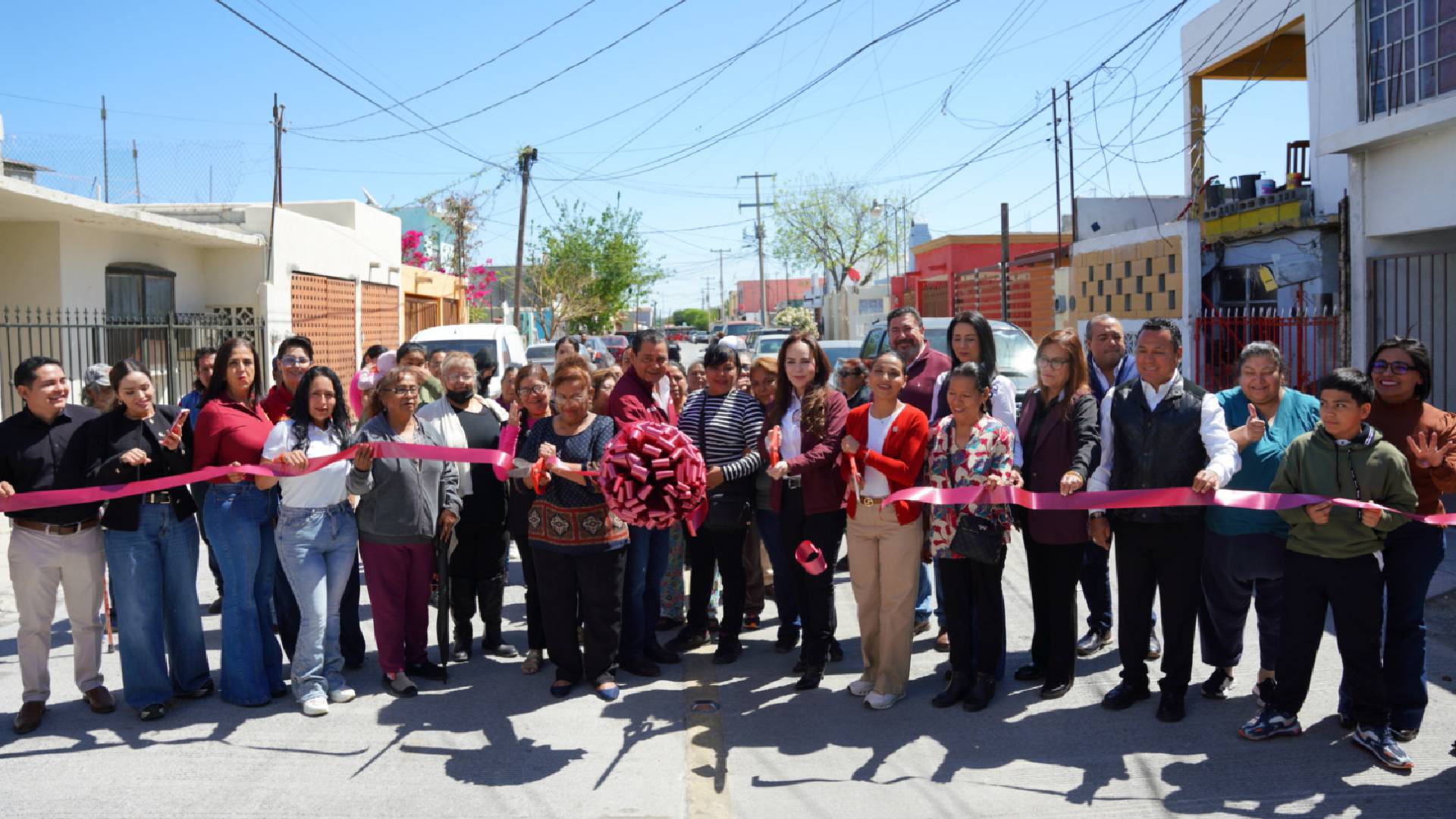Mejora Gobierno Municipal vialidad al poniente y centro de Nuevo Laredo con obras de repavimentación
