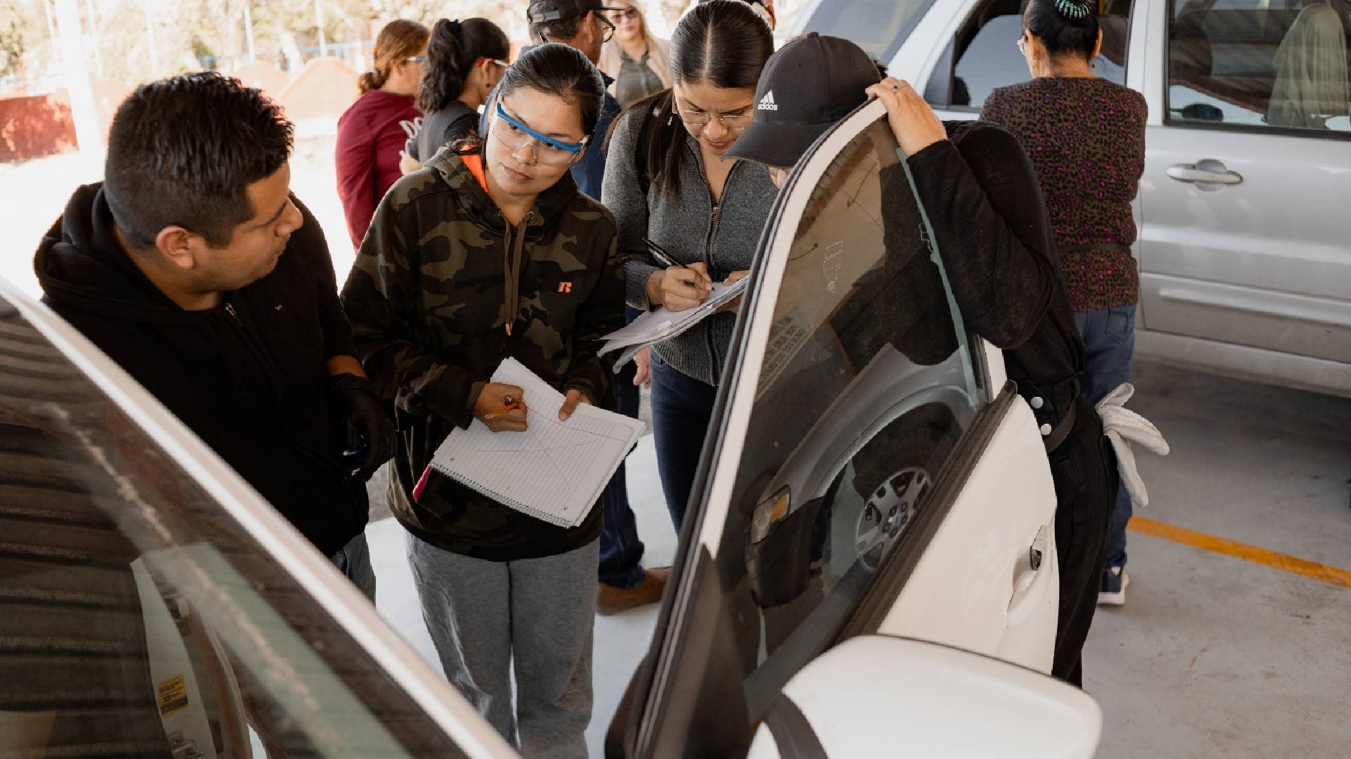 Beto Granados apoya a las mujeres para mejorar sus oportunidades de vida