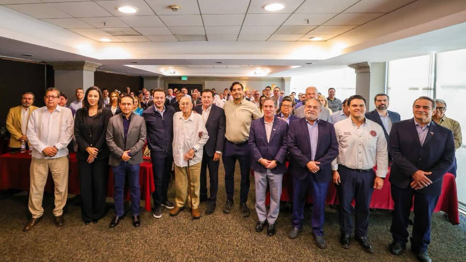 Reconocen a Carlos Peña de Reynosa por apoyo al desarrollo de vivienda