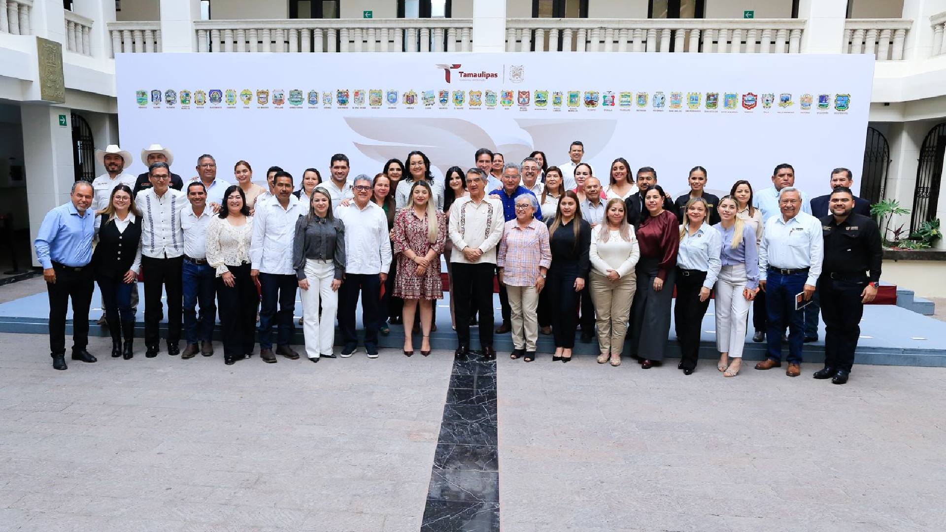 Américo recibe proyectos de obra 2026 y pide honestidad en uso de recursos