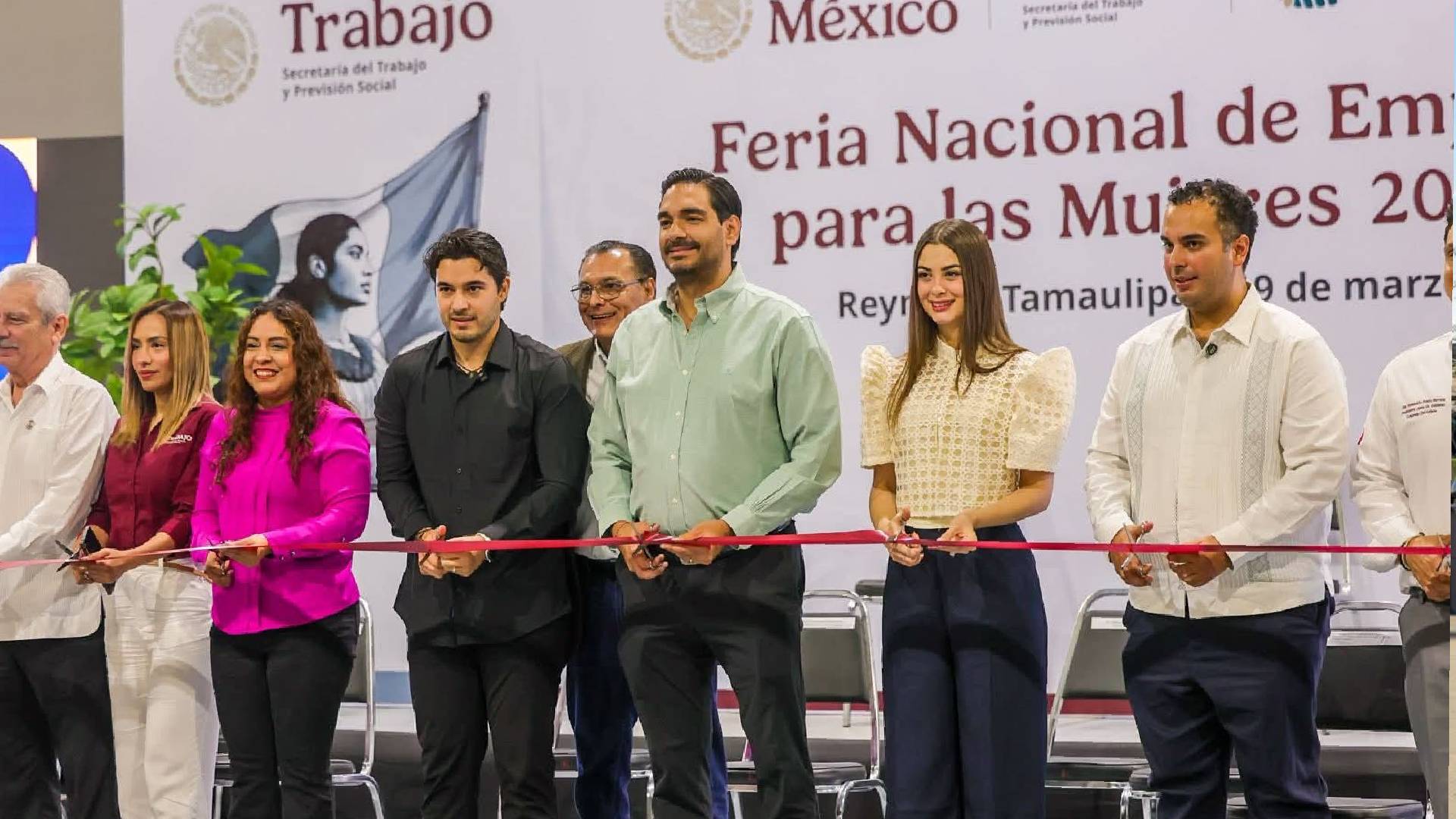 Carlos Peña inaugura Feria de Empleo con empresas en Reynosa