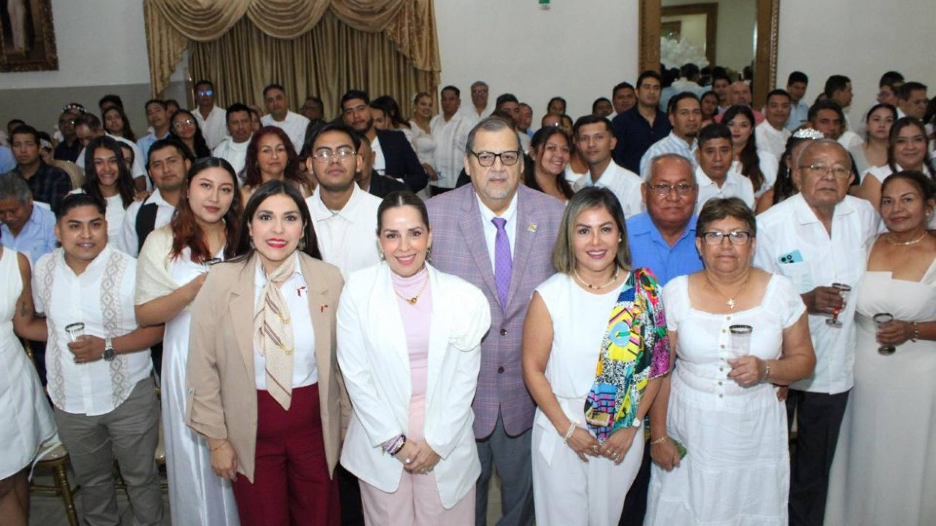 Más de 100 parejas se casan en bodas colectivas en Ciudad Madero