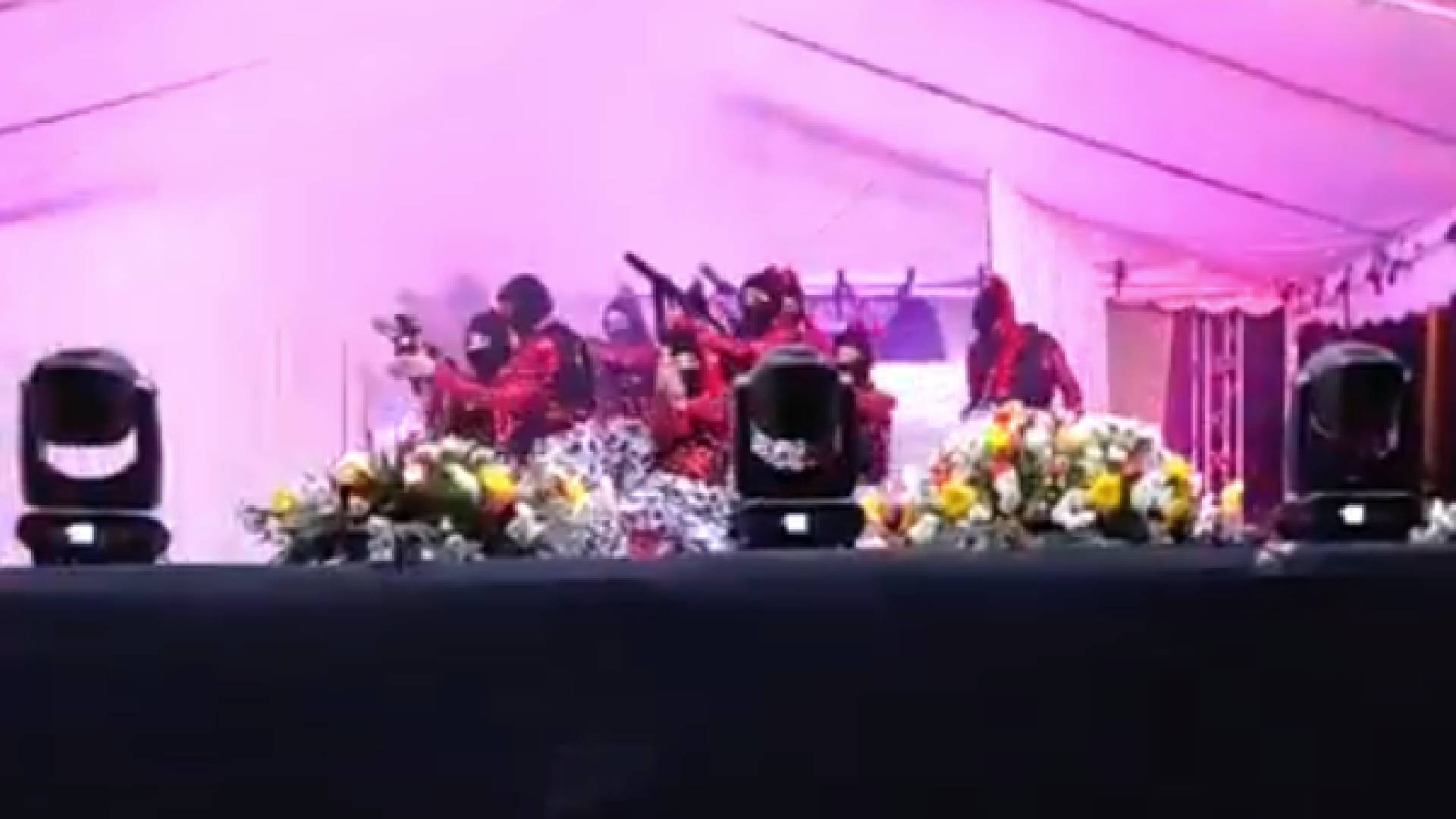 Cesan a directora y maestra tras polémico baile de alumnos vestidos de “sicarios»